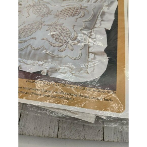 Creative Circle 0465 Embroidery Candle-Wicking Pillow Colonial Welcome Pineapple - Picture 4 of 5